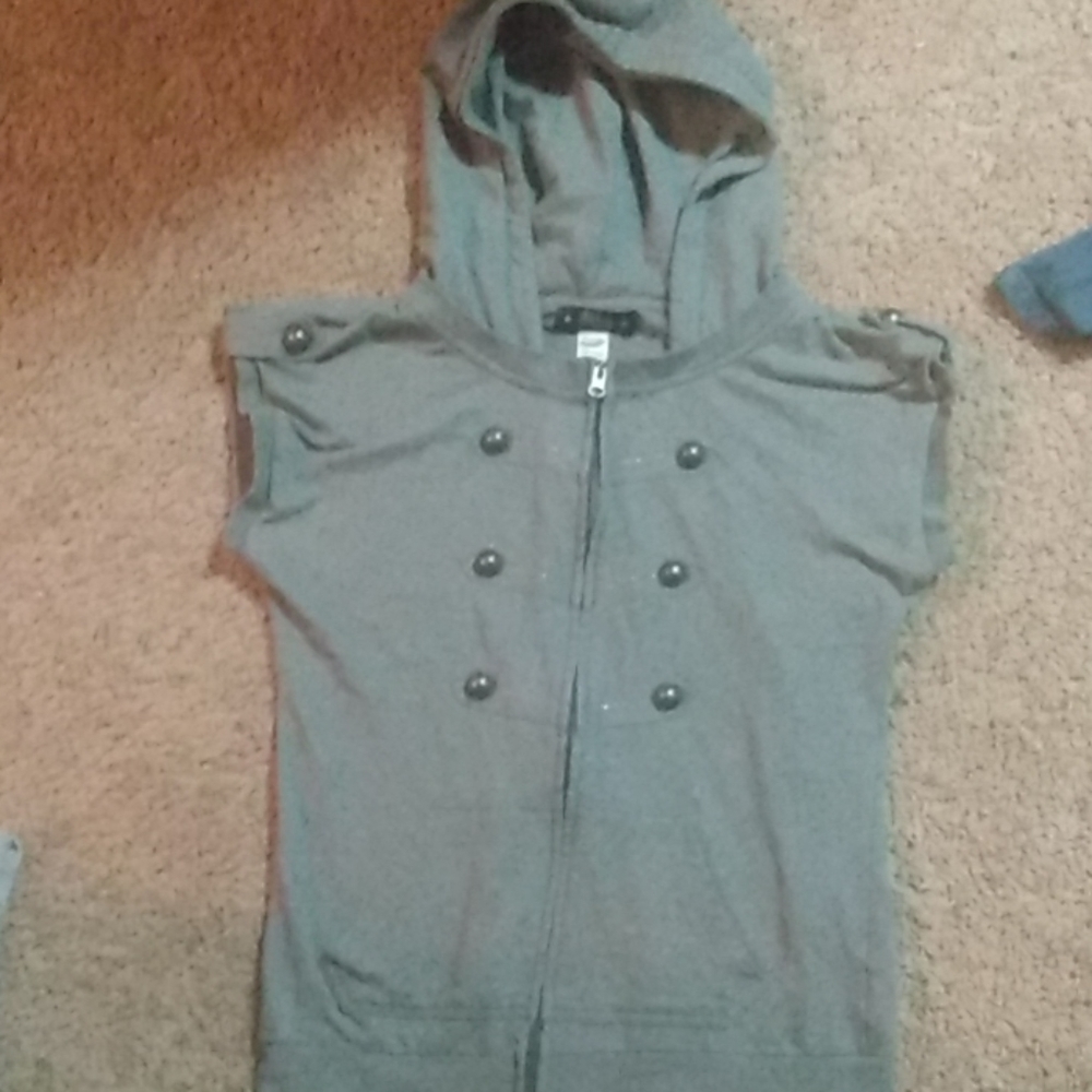 Short sleeve hooded zip up